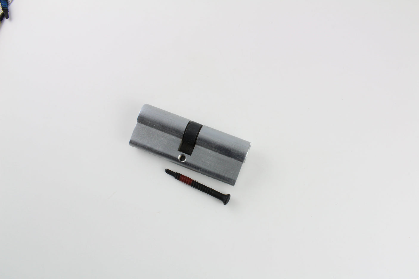 Lokko plug puller screws arranged in a circle highlighting the colour-coded sizes