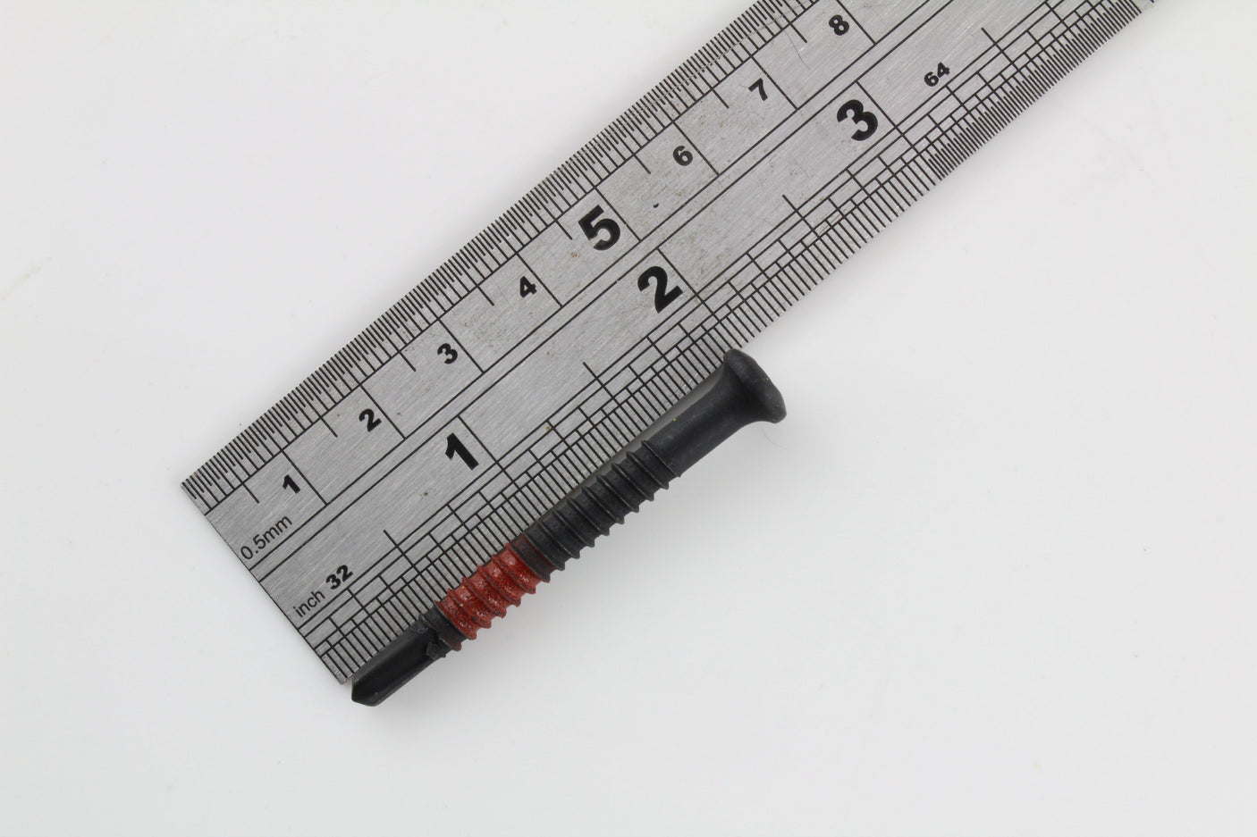 Set of Lokko extraction screws displayed by size group on a neutral background