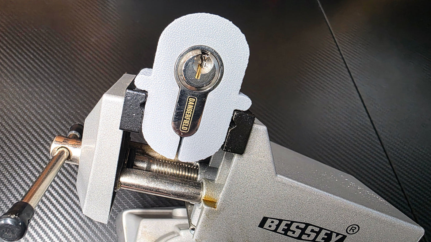 Lokko Euro Cylinder Lock Picking Vice Support lo veuros dangerfield clamp front