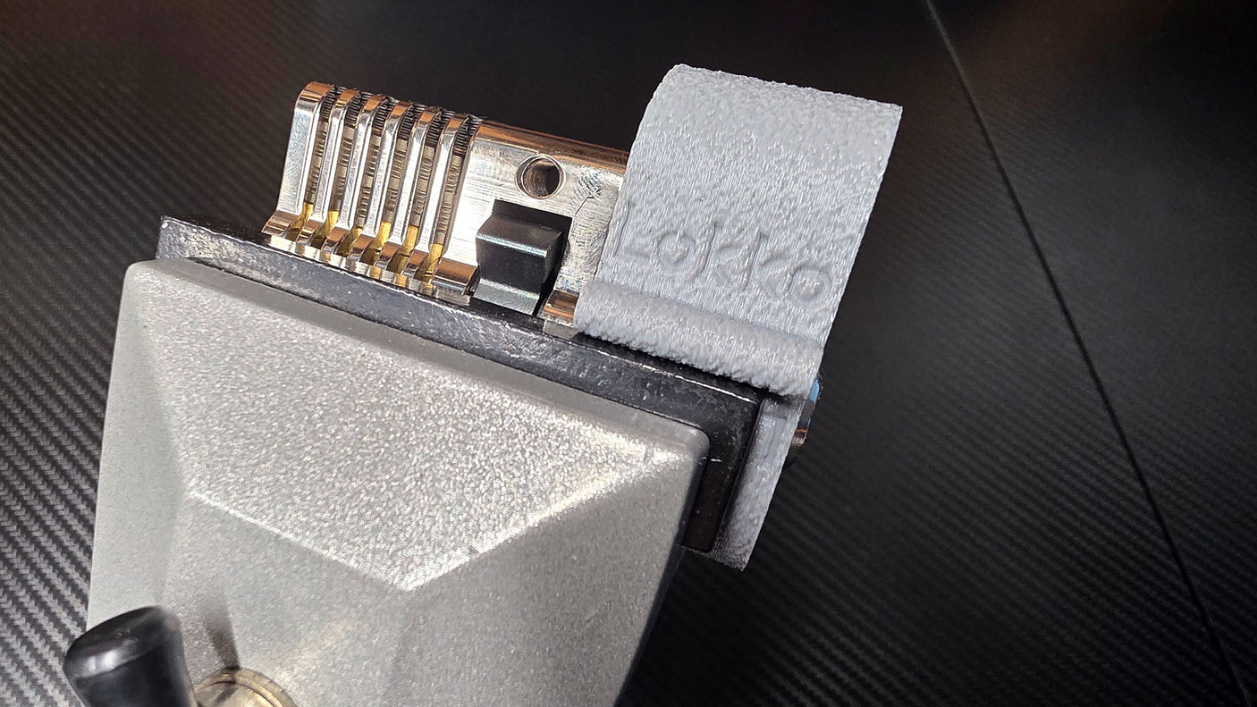 Lokko Euro Cylinder Lock Picking Vice Support lo veuros dangerfield clamp side