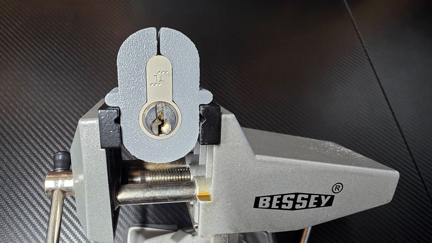 Lokko Euro Cylinder Lock Picking Vice Support lo veuros in clamp