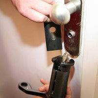 Multipick bell plug puller on cylinder detail